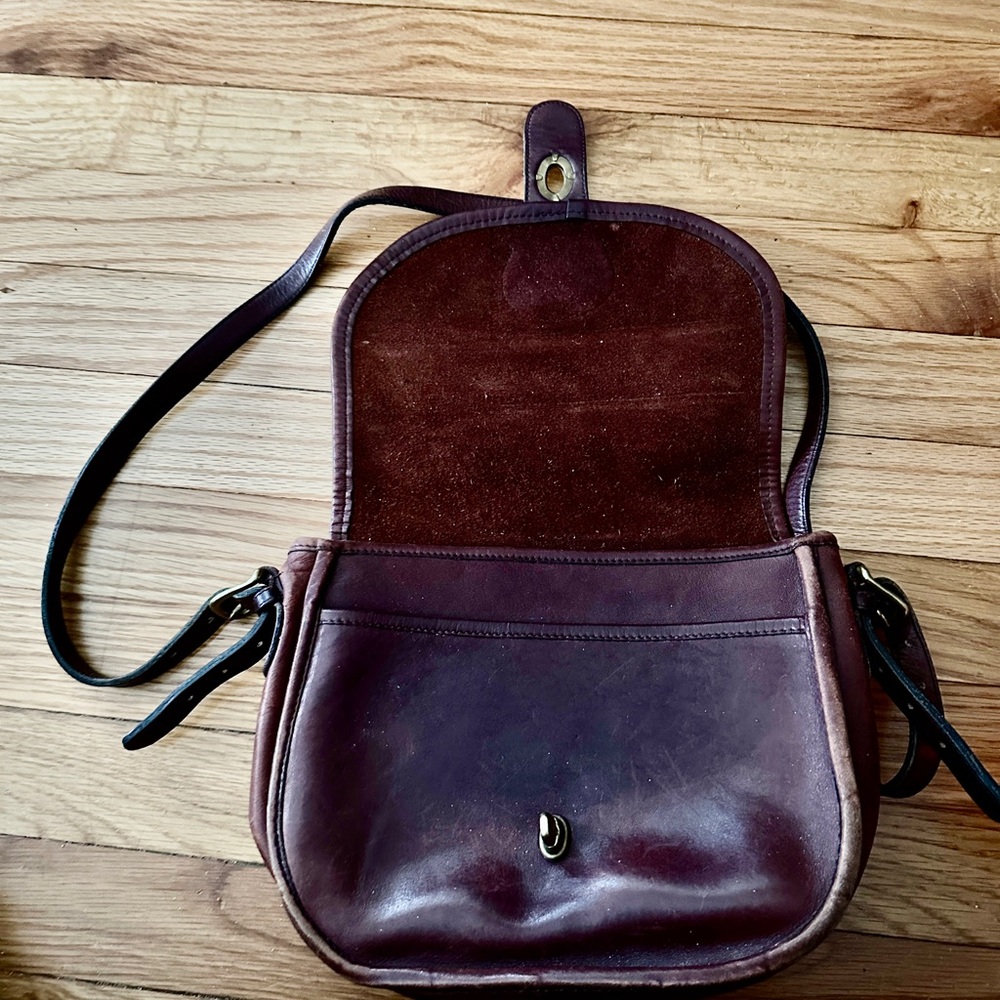 Vintage 1970s-80s Coach Crossbody in Oxblood-Raw Suede Lining - Picture 4 of 10
